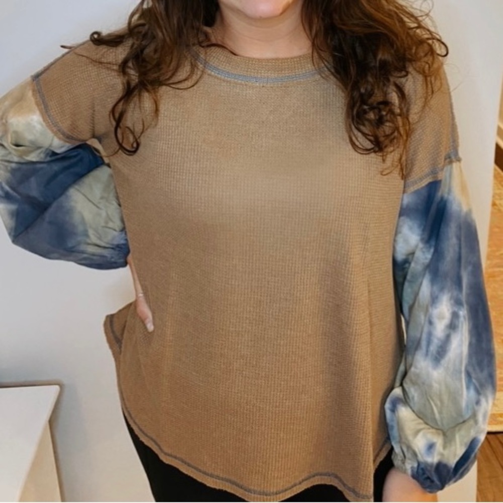 women’s long sleeve top. (never worn)